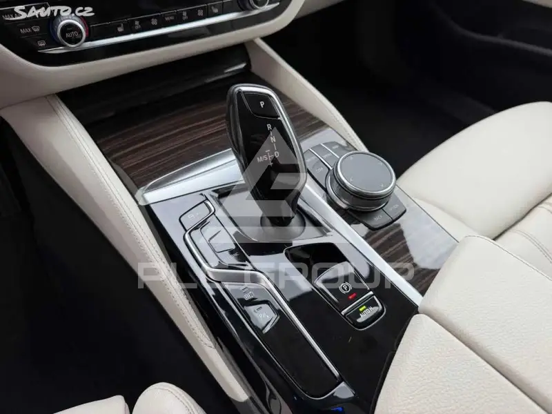 2022 BMW 523