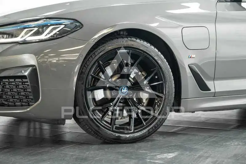 2022 BMW 523