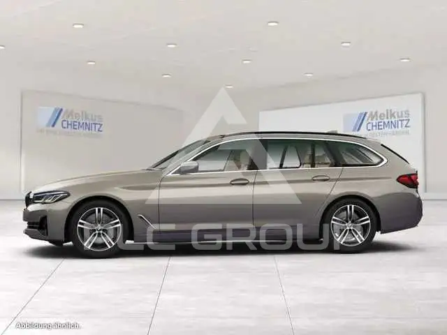2022 BMW 523