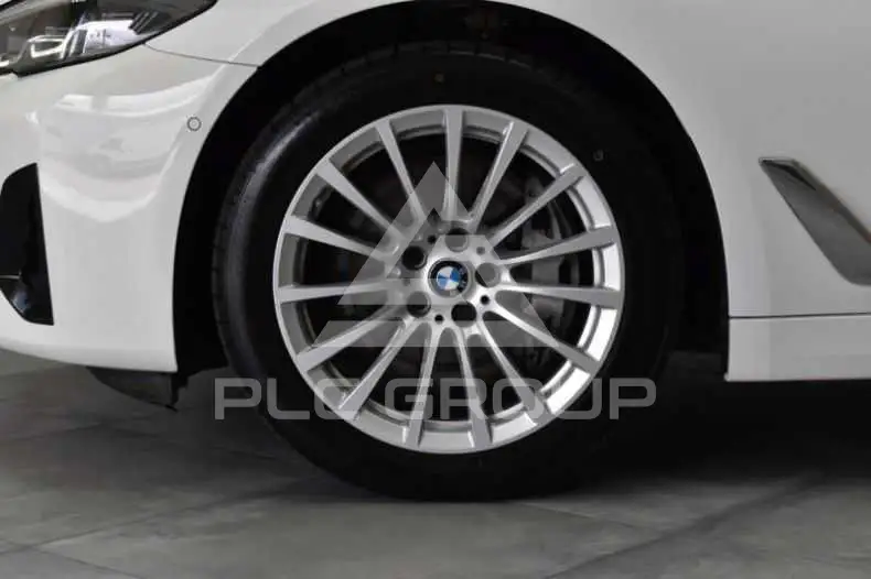 2022 BMW 523