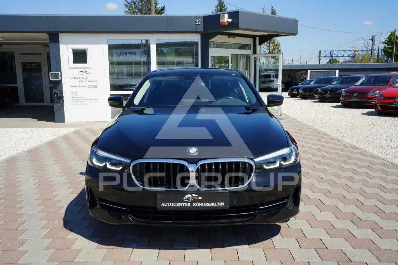 2022 BMW 523
