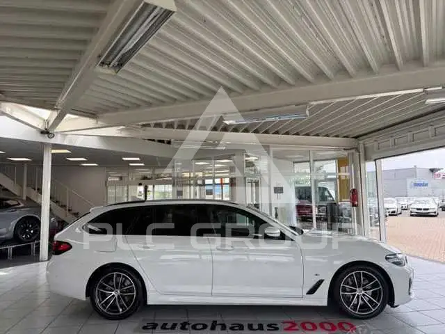 2022 BMW 523