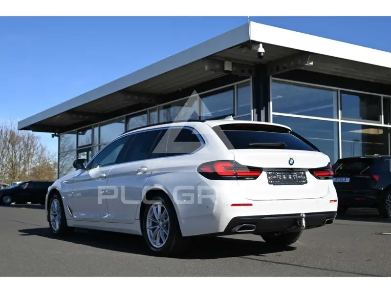 2022 BMW 523