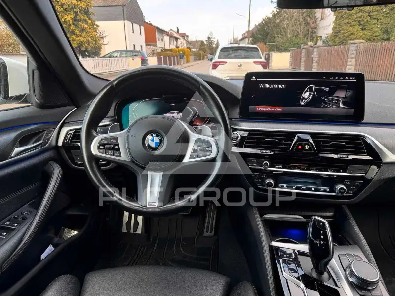 2022 BMW 523
