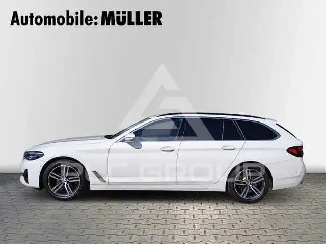 2022 BMW 523