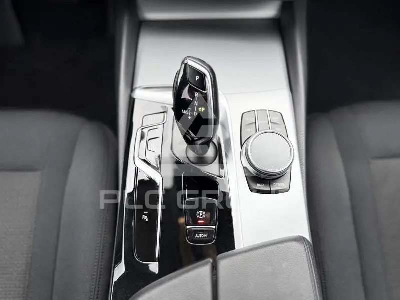 2022 BMW 523