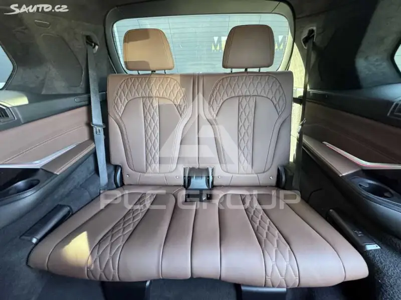 2022 BMW X7