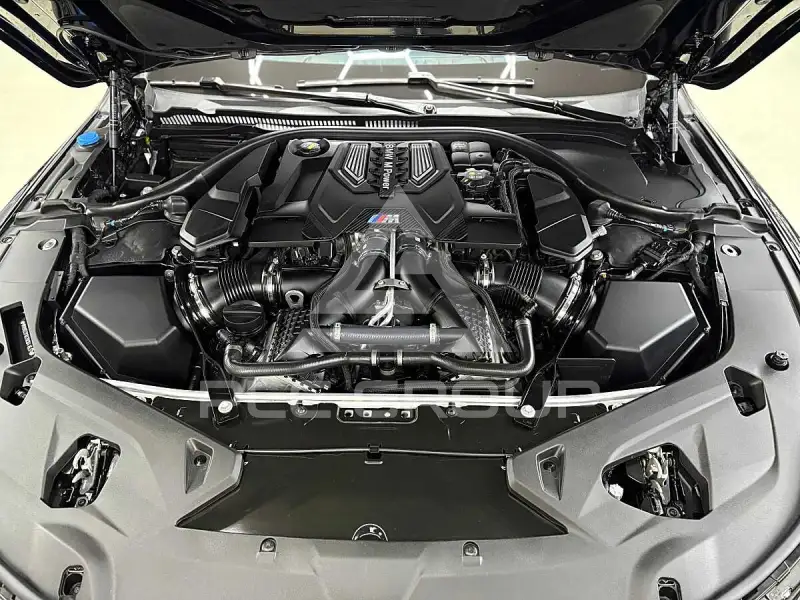 2022 BMW M8