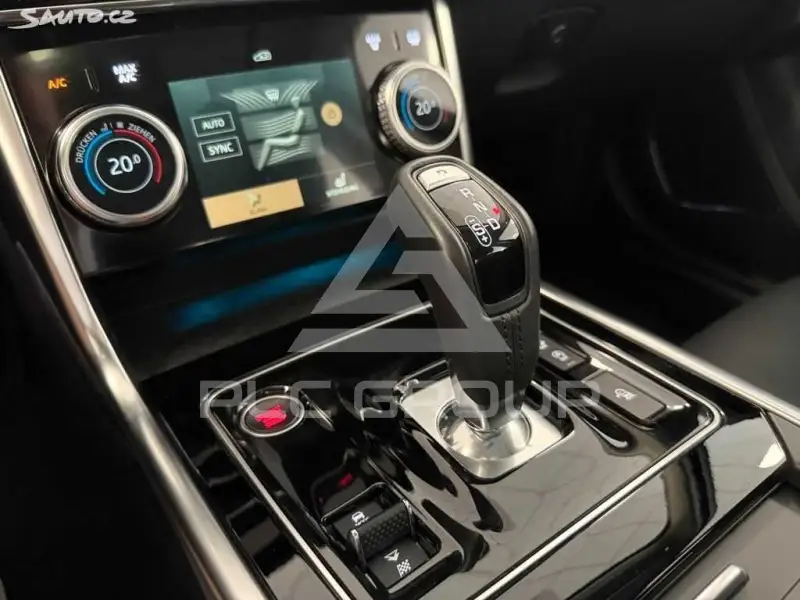 2022 Jaguar XE