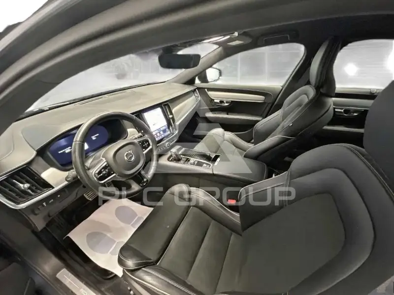 2022 Volvo S90