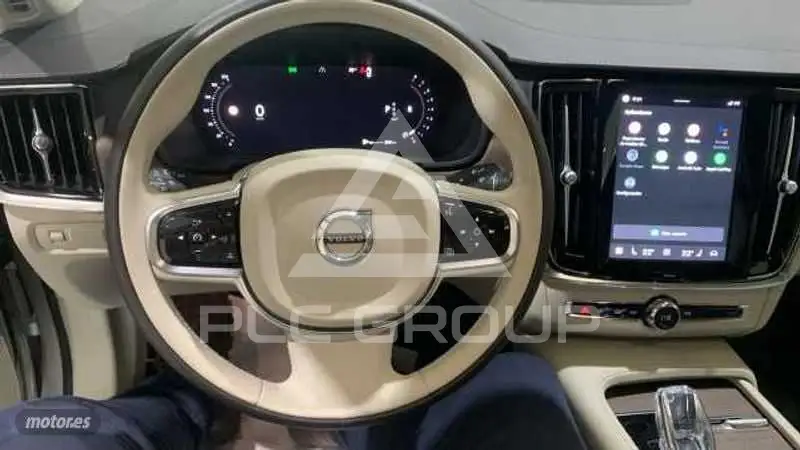 2022 Volvo S90