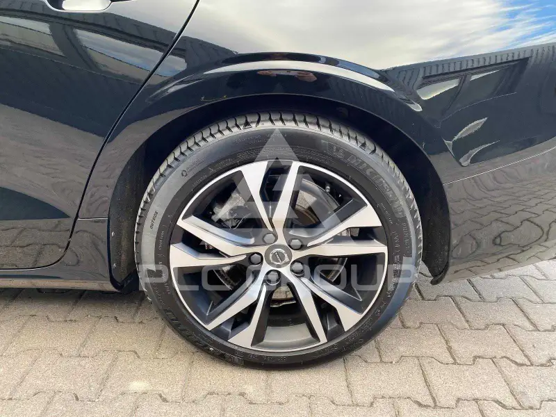 2022 Volvo S60