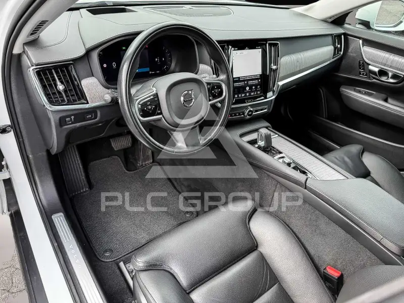 2022 Volvo V90