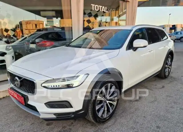 2022 Volvo V90