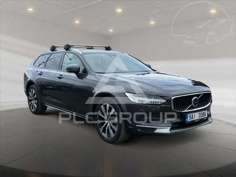 2022 Volvo V90