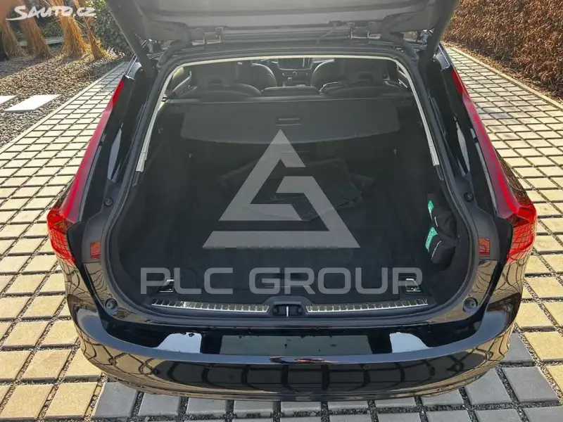 2022 Volvo V90