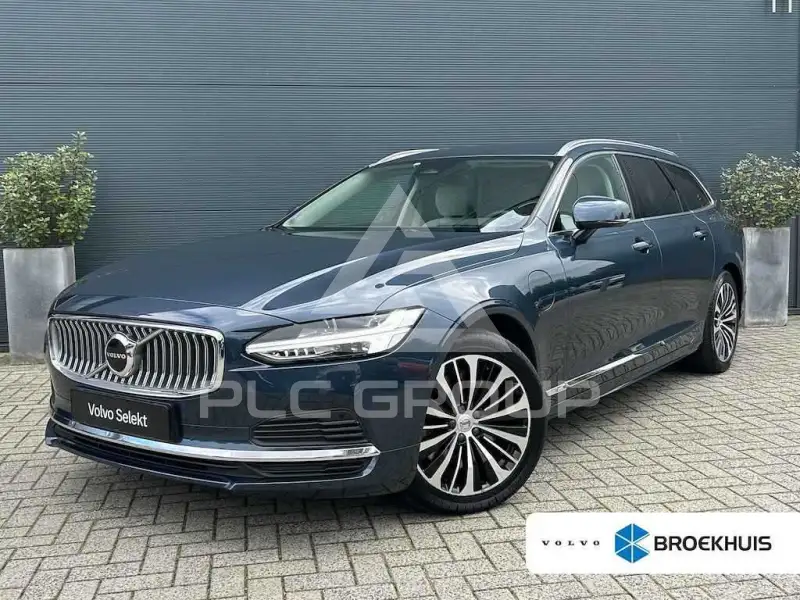 2022 Volvo V90