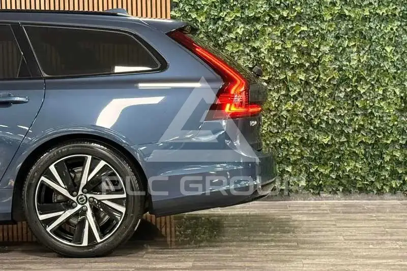 2022 Volvo V90