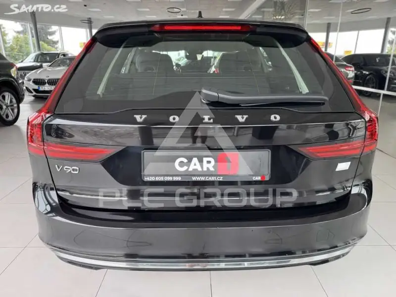 2022 Volvo V90