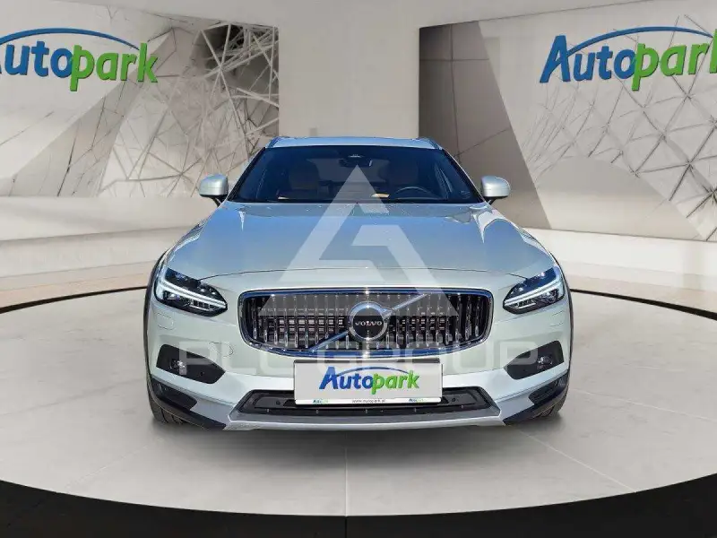2022 Volvo V90