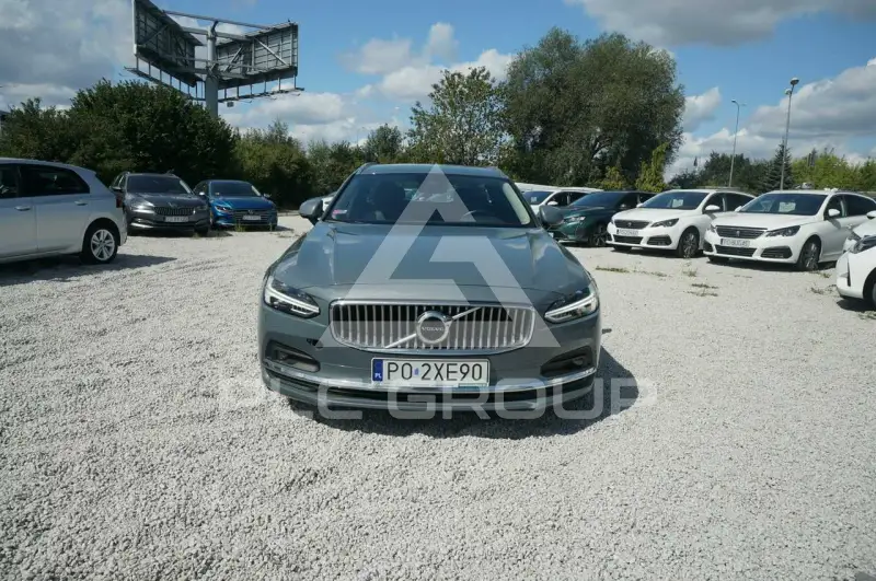 2022 Volvo V90