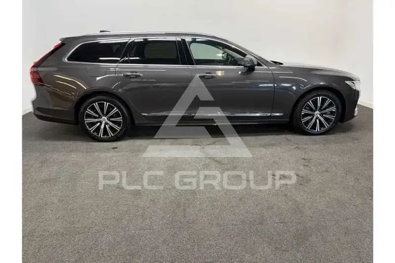 2022 Volvo V90