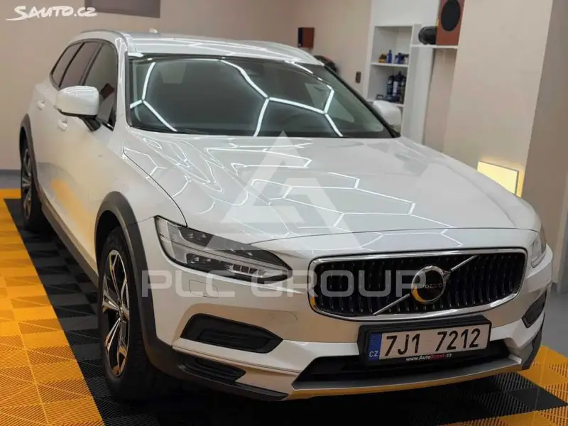 2022 Volvo V90
