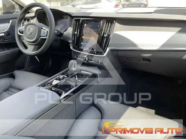 2022 Volvo V90