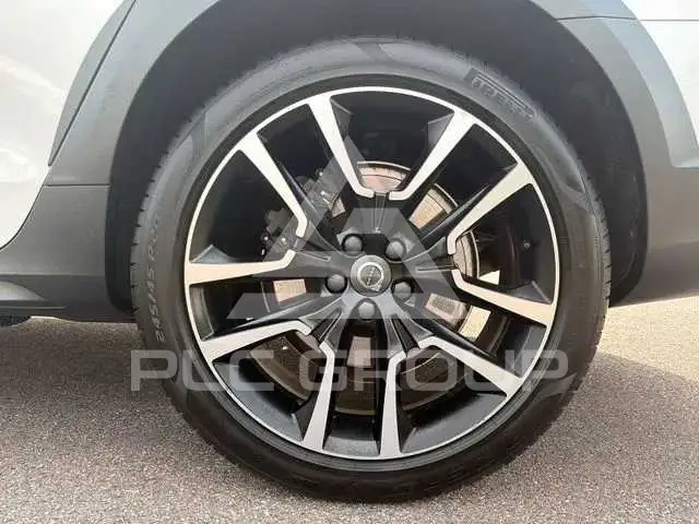 2022 Volvo V90