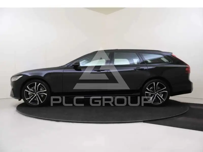 2022 Volvo V90