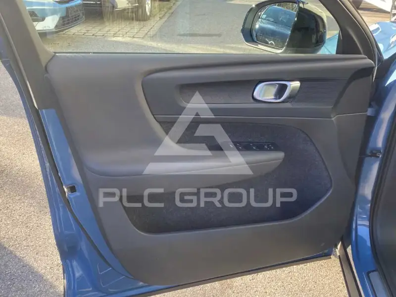 2022 Volvo XC40