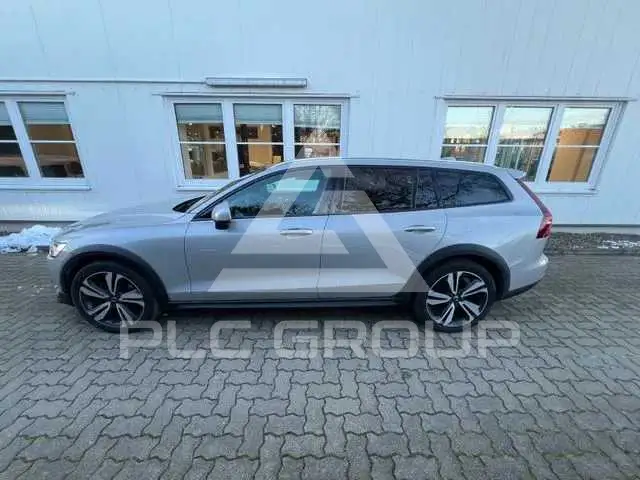 2022 Volvo V60