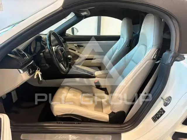 2022 Porsche Cayman