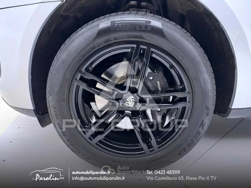 2022 Porsche MACAN