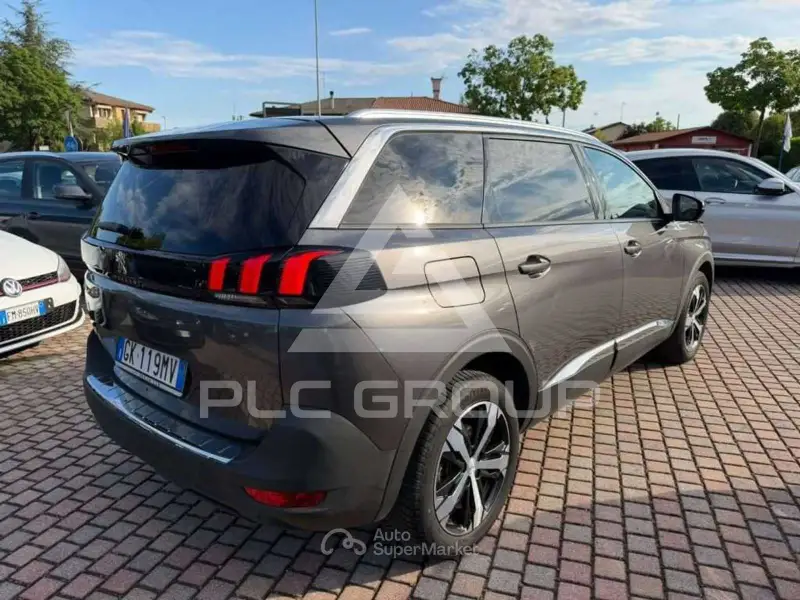 2022 Peugeot 5008