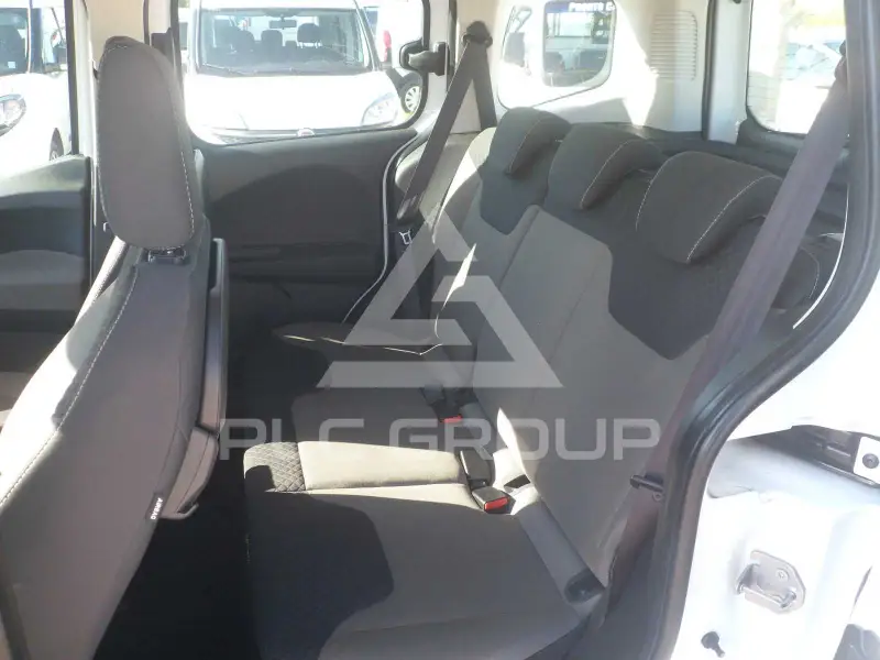 2022 Ford Courier