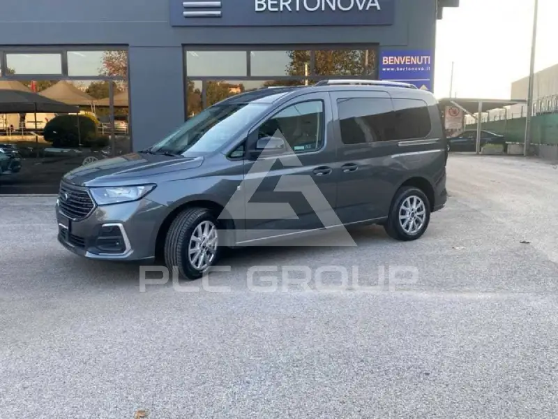 2022 Ford Tourneo