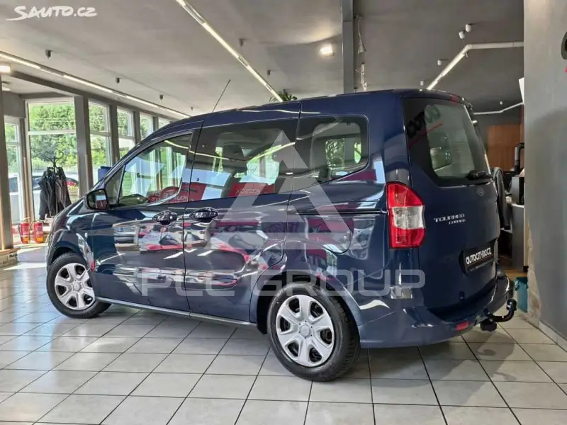 2022 Ford Tourneo