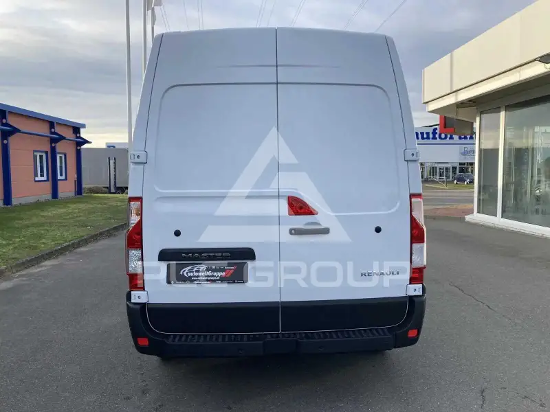 2022 Renault Master