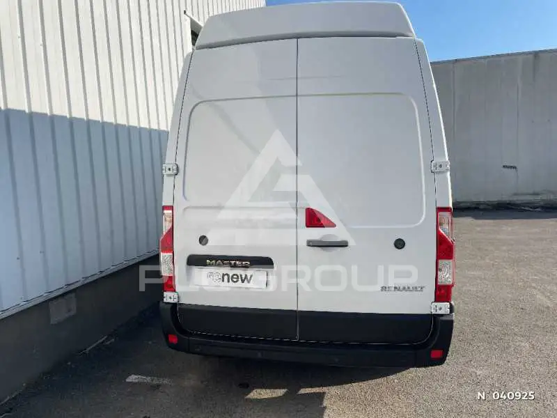 2022 Renault Master