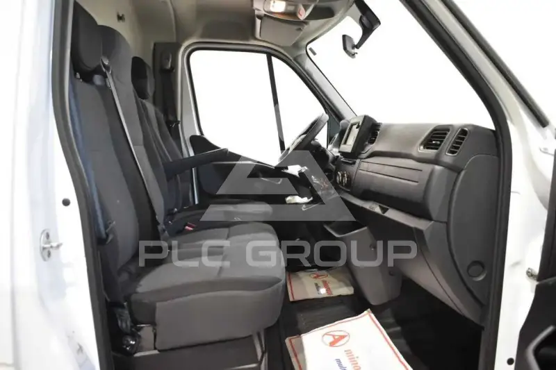 2022 Renault Master