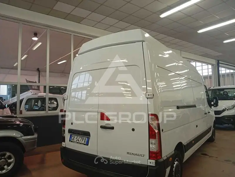 2022 Renault Master