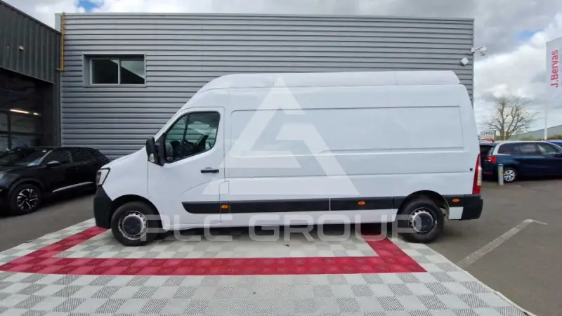 2022 Renault Master