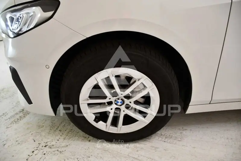 2023 BMW 218