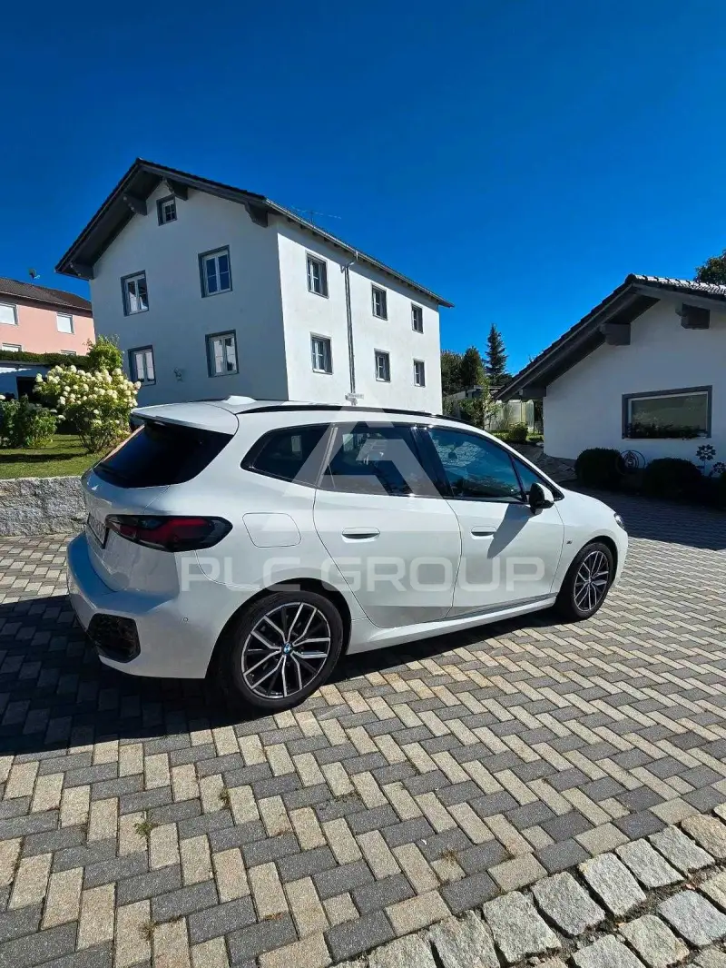 2023 BMW 218
