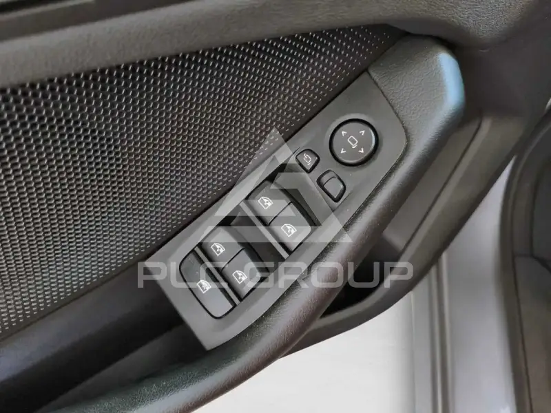 2023 BMW 218