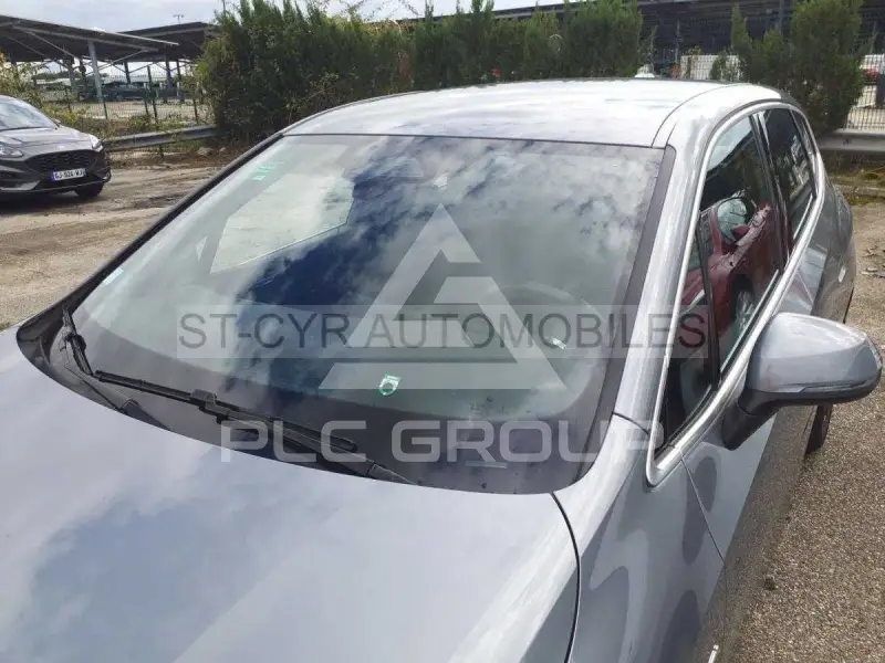 2023 BMW 218
