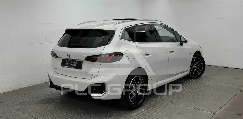 2023 BMW 218