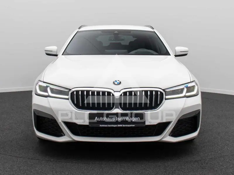 2023 BMW 523