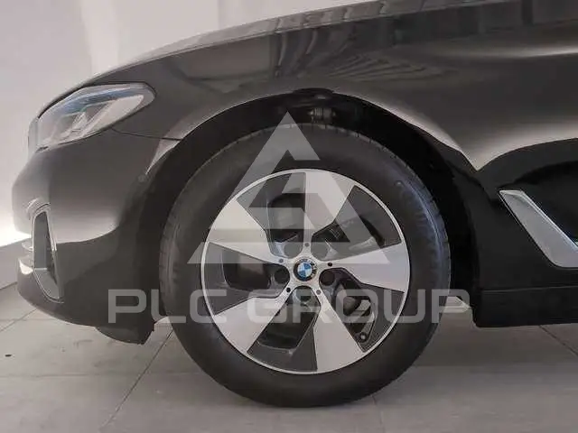 2023 BMW 523